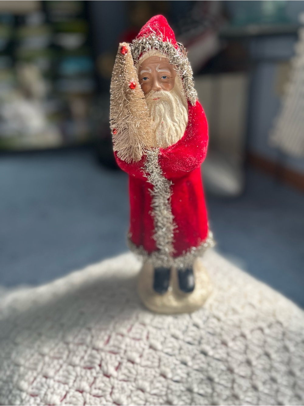 Vintage-Style FESTIVE SANTA WITH BOTTLE BRUSH TREE
FIGURINE